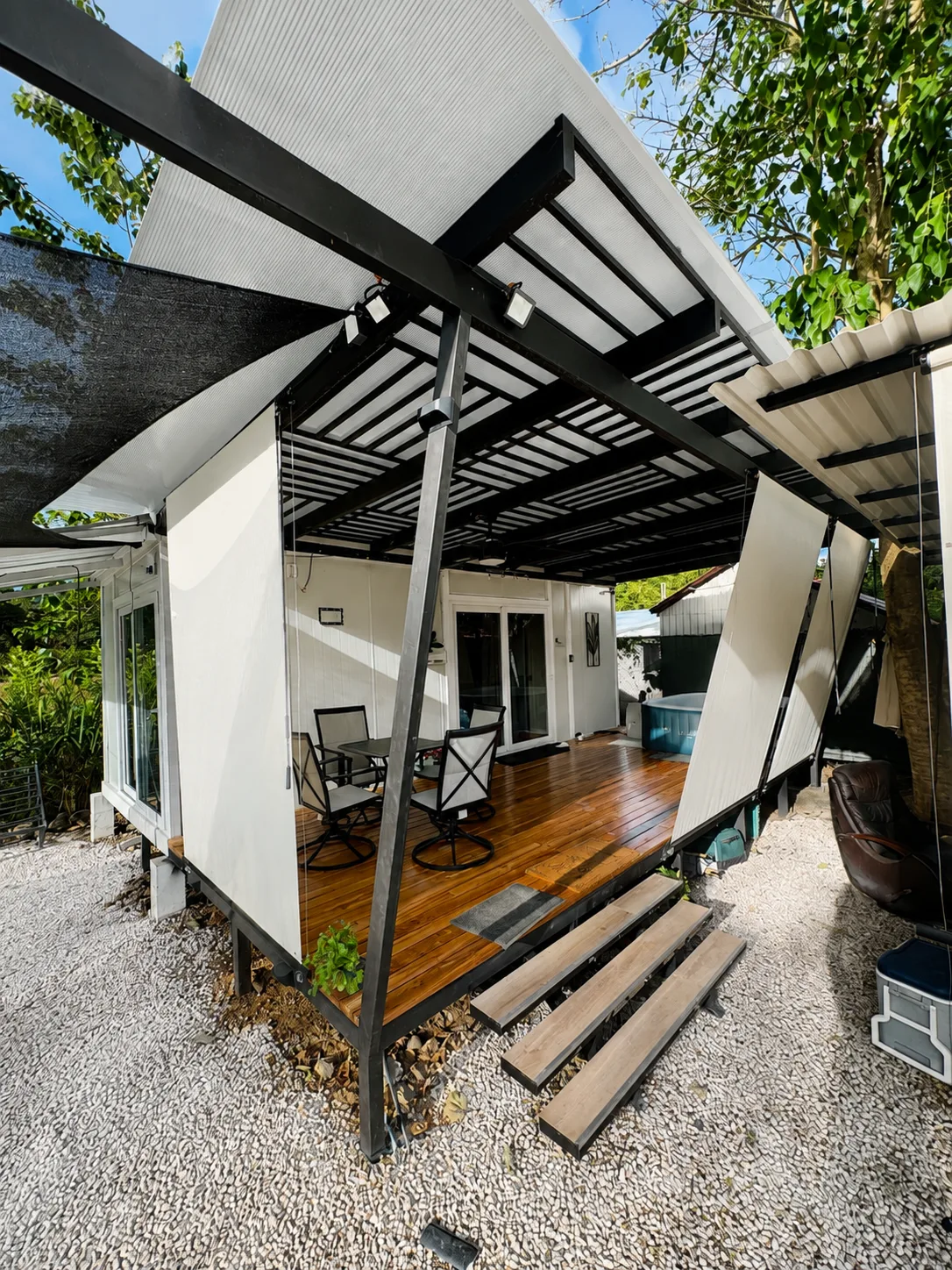 Exterior y pérgola de Villa Nativa